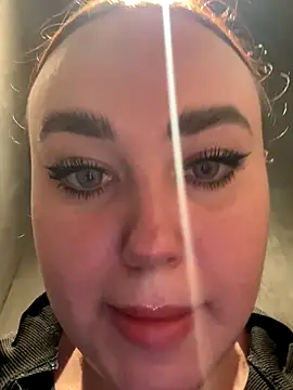 KiraSunshine online show from November 14, 2025, 3:27 am