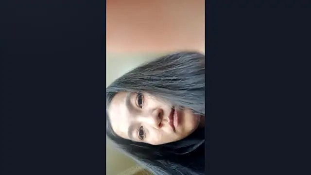 Snapshot of LinneaHyles chatting on October 29, 2025, 6:37 am LinneaHyles online show from October 29, 2025, 6:37 am