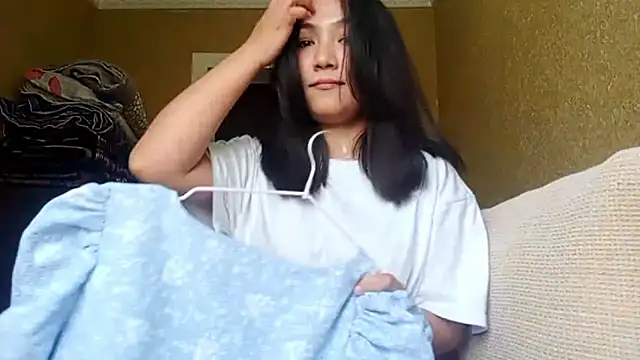 Snapshot of LinneaHyles chatting on October 30, 2025, 5:31 am LinneaHyles online show from October 30, 2025, 5:31 am