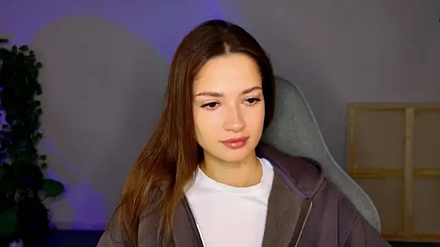 KiraVair online show from November 8, 2025, 9:31 am