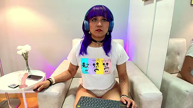 Snapshot of LuanEter chatting on November 23, 2025, 1:00 pm LuanEter online show from November 23, 2025, 1:00 pm