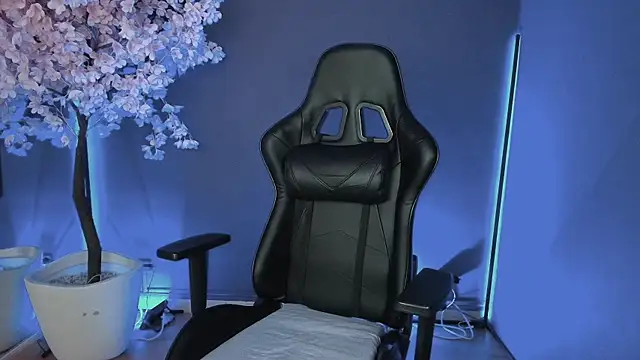 Snapshot of LuanEter chatting on November 26, 2025, 2:18 pm LuanEter online show from November 26, 2025, 2:18 pm