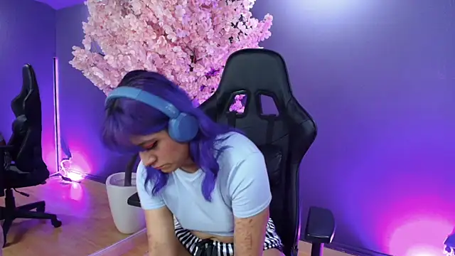 Snapshot of LuanEter chatting on November 28, 2025, 12:52 pm LuanEter online show from November 28, 2025, 12:52 pm