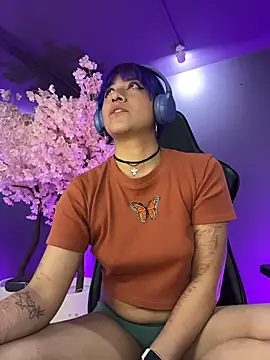 Snapshot of LuanEter chatting on November 30, 2025, 2:21 pm LuanEter online show from November 30, 2025, 2:21 pm