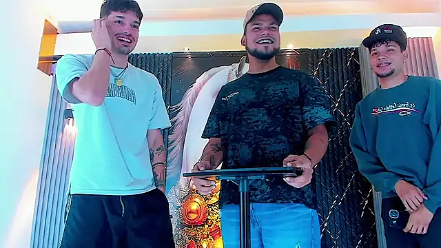 Snapshot of handsome_boys22 chatting on October 26, 2025, 12:44 pm handsome boys22 online show from October 26, 2025, 12:44 pm