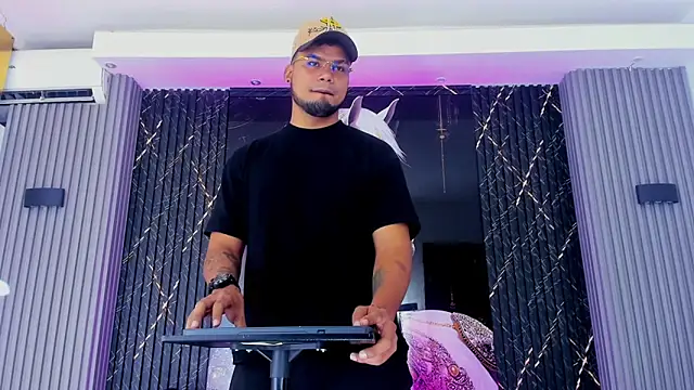 Snapshot of handsome_boys22 chatting on November 20, 2025, 12:38 pm handsome boys22 online show from November 20, 2025, 12:38 pm