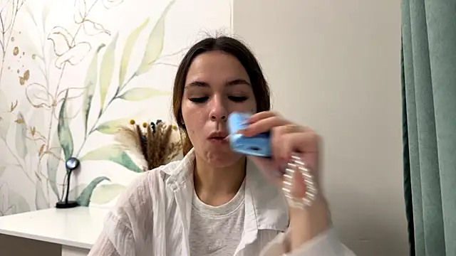 LunaAfrodita online show from October 21, 2025, 5:35 pm