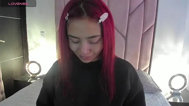 melanie roux   online show from November 2, 2025, 12:29 pm