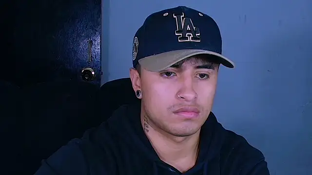 jhon mendoza  online show from November 20, 2025, 7:02 pm