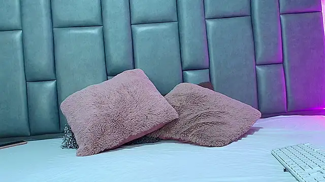 ScarletNoir4u online show from December 3, 2025, 3:14 am