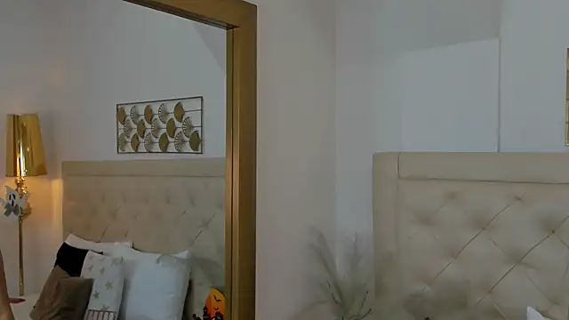 Snapshot of lucia_lorenz chatting on October 30, 2025, 11:22 am lucia lorenz online show from October 30, 2025, 11:22 am