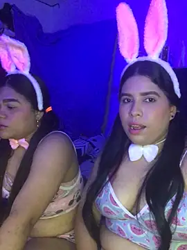 2moons full of love online show from November 11, 2025, 12:43 am