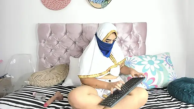 Snapshot of Inaya_Khalifa chatting on November 14, 2025, 3:05 am Inaya Khalifa online show from November 14, 2025, 3:05 am