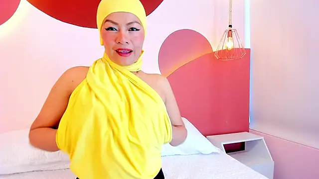 SophiaBeckerr online show from November 1, 2025, 1:02 pm