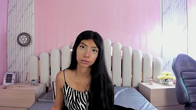 Snapshot of Isabella_Marsh chatting on October 31, 2025, 12:17 pm Isabella Marsh online show from October 31, 2025, 12:17 pm