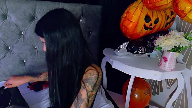 Scarlett Keller online show from October 29, 2025, 1:02 pm