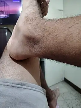 Snapshot of gigant_boy00 chatting on October 19, 2025, 3:40 am gigant boy00 online show from October 19, 2025, 3:40 am