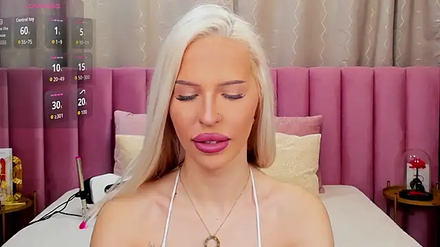 Snapshot of KailaCrystall chatting on December 2, 2025, 1:33 am KailaCrystall online show from December 2, 2025, 1:33 am