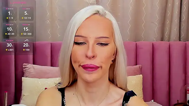 Snapshot of KailaCrystall chatting on December 14, 2025, 1:33 am KailaCrystall online show from December 14, 2025, 1:33 am