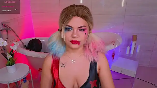 Miss Delia online show from October 31, 2025, 2:12 am