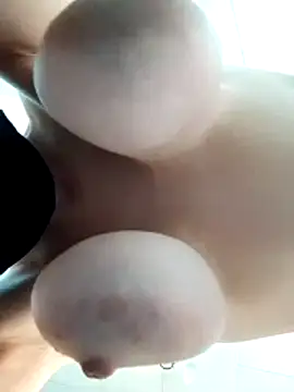 Snapshot of Loveyoudearxq chatting on October 27, 2025, 8:18 am Loveyoudearxq online show from October 27, 2025, 8:18 am