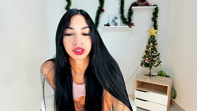 ZAYDA KAJER online show from December 15, 2025, 8:24 pm