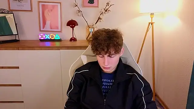 Snapshot of crisp1n chatting on October 21, 2025, 1:23 pm crisp1n online show from October 21, 2025, 1:23 pm