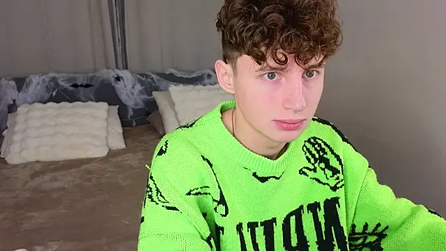 Snapshot of crisp1n chatting on November 6, 2025, 2:51 pm crisp1n online show from November 6, 2025, 2:51 pm