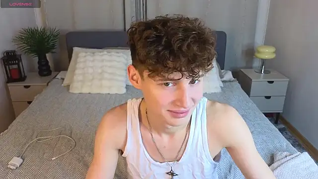 Snapshot of crisp1n chatting on November 12, 2025, 3:01 pm crisp1n online show from November 12, 2025, 3:01 pm