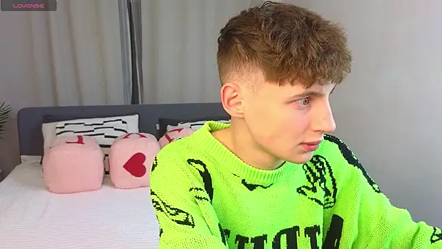 Snapshot of crisp1n chatting on November 26, 2025, 4:52 pm crisp1n online show from November 26, 2025, 4:52 pm