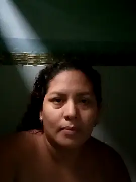 chikis12  online show from December 1, 2025, 8:58 pm