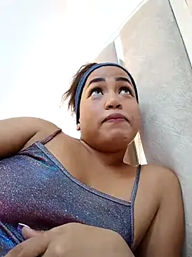 NahomiWalker  online show from November 12, 2025, 6:30 pm