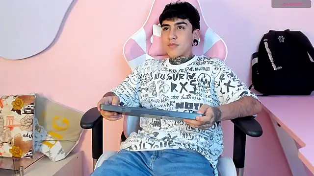 SantiOlsen online show from October 26, 2025, 3:34 am