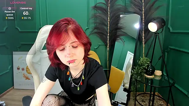 Snapshot of _L_o_r_r_y_ chatting on November 6, 2025, 1:45 pm L o r r y online show from November 6, 2025, 1:45 pm