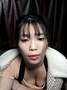 Snapshot of Fish_yellow chatting on October 24, 2025, 12:45 pm Fish yellow online show from October 24, 2025, 12:45 pm