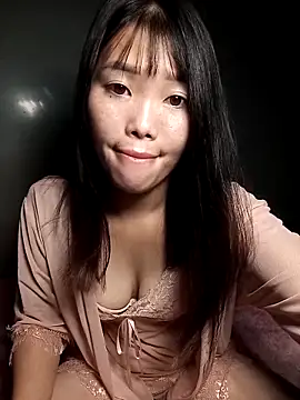 Snapshot of Fish_yellow chatting on October 29, 2025, 9:49 pm Fish yellow online show from October 29, 2025, 9:49 pm