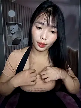 Snapshot of Fish_yellow chatting on October 31, 2025, 1:23 pm Fish yellow online show from October 31, 2025, 1:23 pm