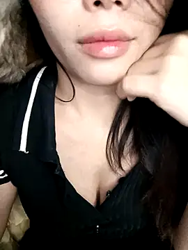 Snapshot of Fish_yellow chatting on November 5, 2025, 10:10 pm Fish yellow online show from November 5, 2025, 10:10 pm