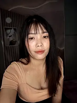 Snapshot of Fish_yellow chatting on November 8, 2025, 1:00 pm Fish yellow online show from November 8, 2025, 1:00 pm