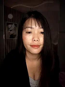 Snapshot of Fish_yellow chatting on November 9, 2025, 8:18 pm Fish yellow online show from November 9, 2025, 8:18 pm