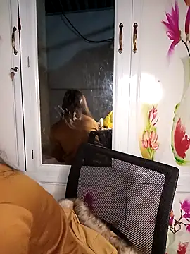 Snapshot of Fish_yellow chatting on November 13, 2025, 7:24 pm Fish yellow online show from November 13, 2025, 7:24 pm