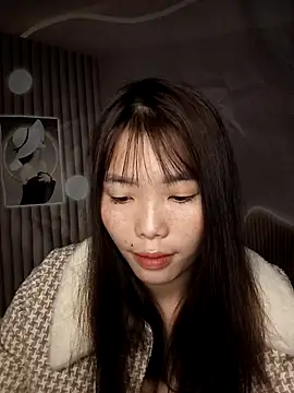 Snapshot of Fish_yellow chatting on November 14, 2025, 9:35 pm Fish yellow online show from November 14, 2025, 9:35 pm