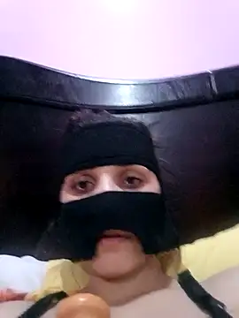 Snapshot of SandyAmr chatting on November 6, 2025, 8:48 am SandyAmr online show from November 6, 2025, 8:48 am