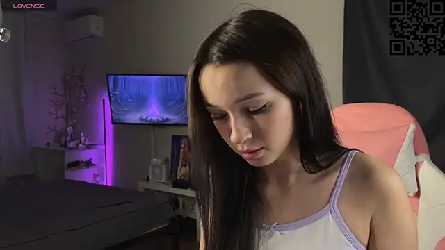 ella simons online show from November 21, 2025, 12:32 am