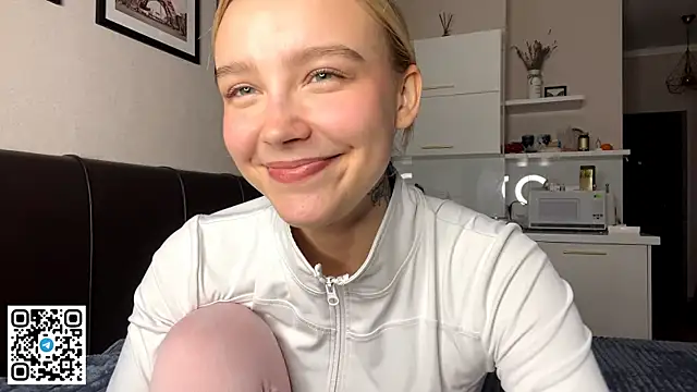 Snapshot of MelodyImam chatting on October 21, 2025, 1:23 pm MelodyImam online show from October 21, 2025, 1:23 pm