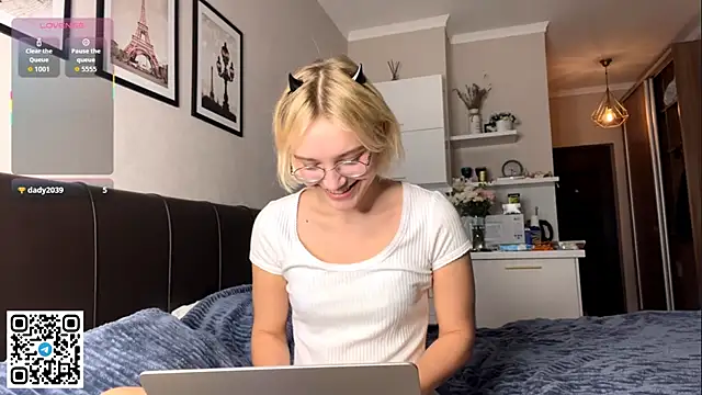 Snapshot of MelodyImam chatting on November 3, 2025, 3:24 pm MelodyImam online show from November 3, 2025, 3:24 pm