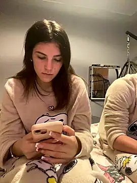 Brunnettebabe007 online show from November 8, 2025, 4:23 am