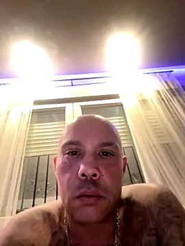 Snapshot of gitanoMad chatting on November 9, 2025, 11:58 pm gitanoMad online show from November 9, 2025, 11:58 pm