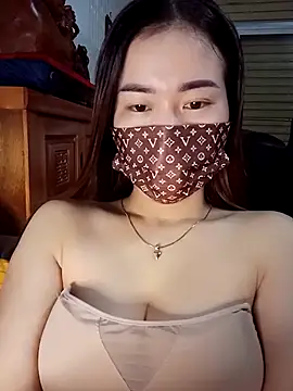 Snapshot of Family-Lovee chatting on November 16, 2025, 6:24 pm Family-Lovee online show from November 16, 2025, 6:24 pm