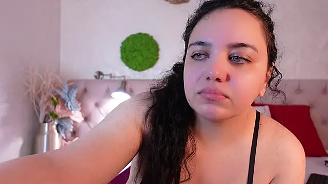 MoniqueJade online show from November 8, 2025, 7:45 pm